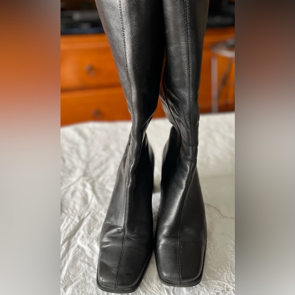 Sandler leather size 5 knee length boots in very good condition. - Picture 2 of 6